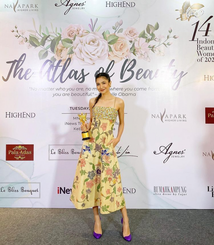 Aneka Ragam model Desain Dress Yang Cantik Dan Menarik